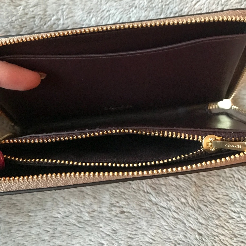 🚫🚫SOLD Coach Glitter Phone Wallet SOLD 🚫🚫 - Picture 5 of 5